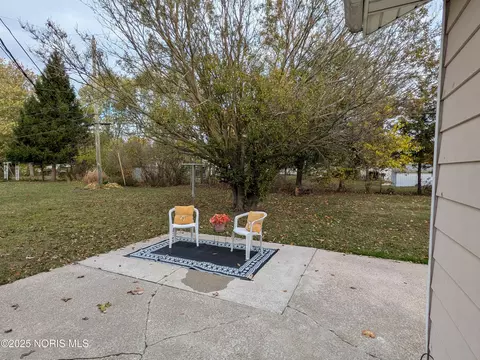 Exterior - 832 E Graceway Dr, Napoleon, OH 43545 photo 3 of 6