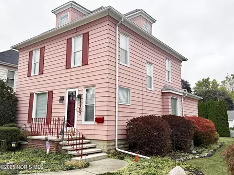 160 Elm St, Fostoria, OH 44830