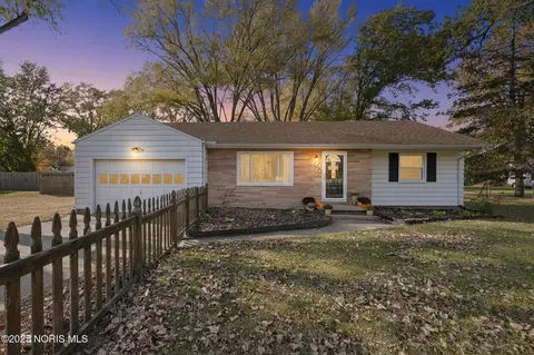 827 N Holland Sylvania Rd, Toledo, OH 43615