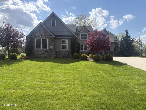 5716 Hamptons Dr, Monclova, OH 43542