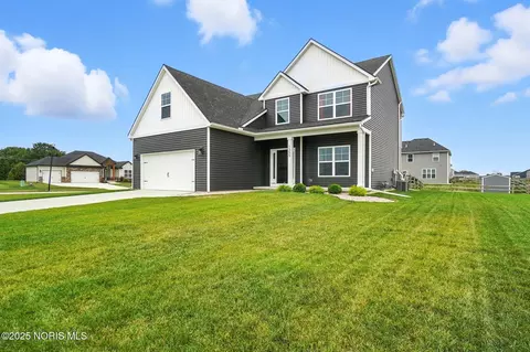 1355 Roberts Cir, Waterville, OH 43566