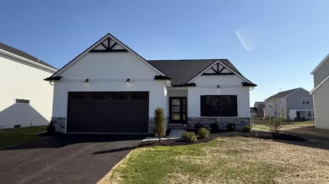 721 W Ironwood Dr, Rossford, OH 43460