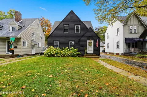 3739 Garrison Rd, Toledo, OH 43613