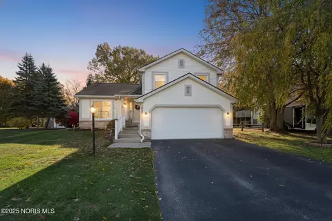 6733 Sparrow Hill Rd, Sylvania, OH 43560