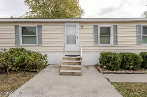 535 W Gypsy Lane Rd #221, Bowling Green, OH 43402