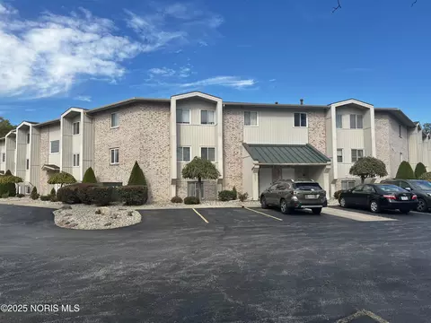 6640 Salisbury Rd #D208, Maumee, OH 43537