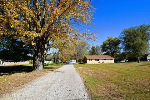 10006 Laplante Rd, Monclova, OH 43542