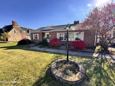 1613 E 2nd St, Defiance, OH 43512