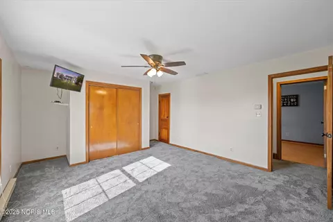 Bedroom - 3374 Co Rd J, Deshler, OH 43516 photo 4 of 9