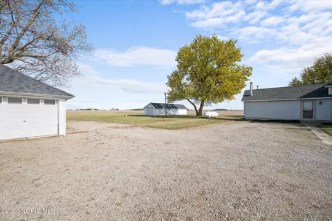 Exterior - 3374 Co Rd J, Deshler, OH 43516 photo 5 of 9