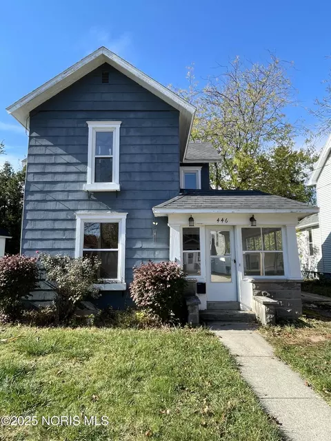 446 S Grove St, Bowling Green, OH 43402