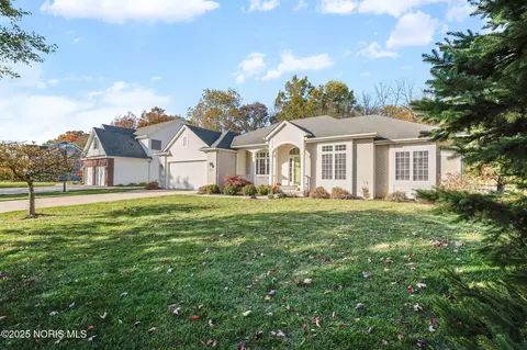 8004 Silverstone Dr, Waterville, OH 43566