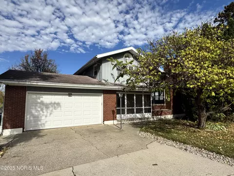 2707 Arthur St, Oregon, OH 43616