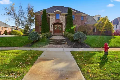 8457 Lakewood Dr, Findlay, OH 45840