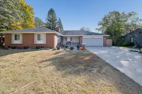 927 Charles St, Bowling Green, OH 43402