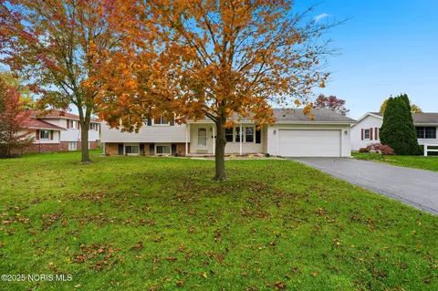 1817 Camelot Ln, Findlay, OH 45840