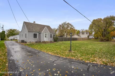28083 Schriber St, Walbridge, OH 43465