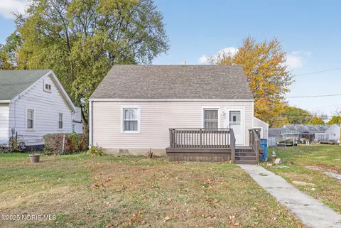 932 Cresceus Rd, Oregon, OH 43616