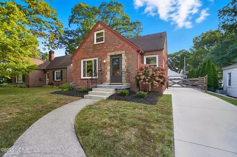 4440 Woodmont Rd, Toledo, OH 43613