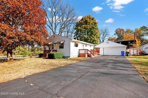 6052 Recamper Dr, Toledo, OH 43613