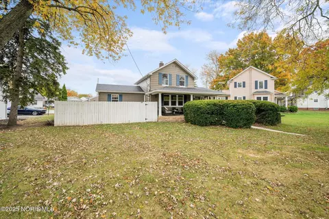 1213 Dixie Hwy, Rossford, OH 43460