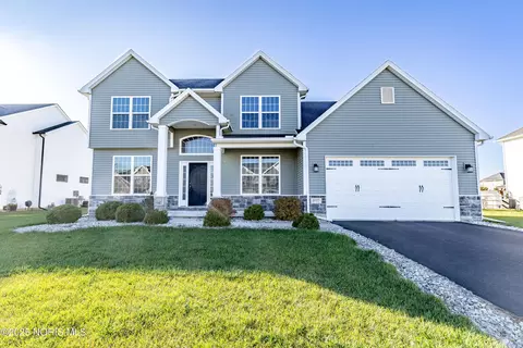 8917 Creekdale Rd, Sylvania, OH 43560