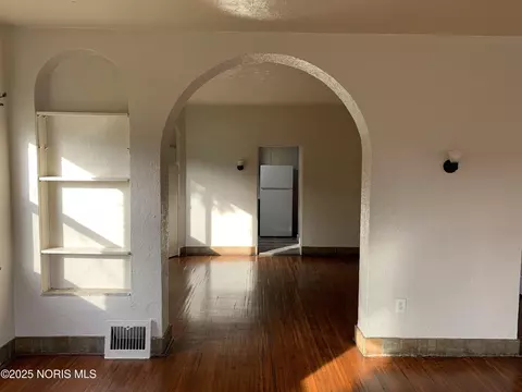Living - 1427 Potomac Dr, Toledo, OH 43607 photo 5 of 5