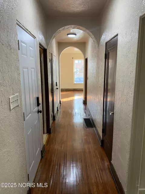 Entry Way - 1427 Potomac Dr, Toledo, OH 43607 photo 1 of 1