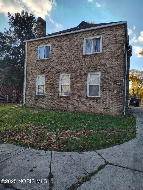 1427 Potomac Dr, Toledo, OH 43607