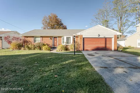 3163 Cromwell Dr, Oregon, OH 43616