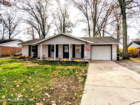 1715 Ralvan Dr, Defiance, OH 43512