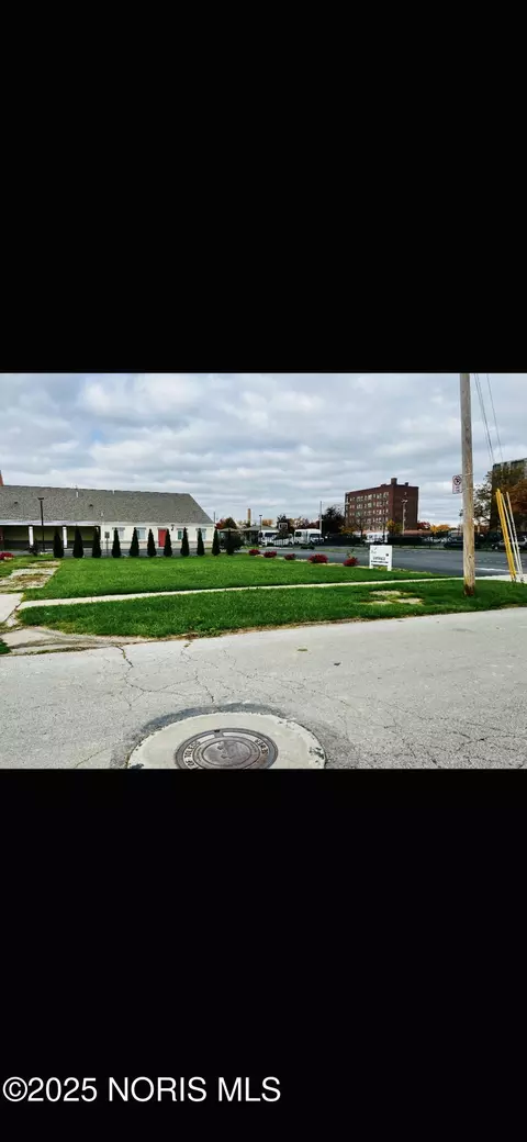 2015 Putnam St, Toledo, OH 43620