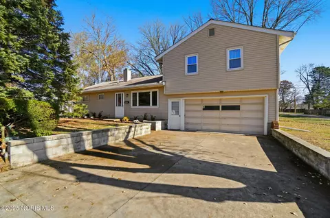 5640 Dellbrook Dr, Sylvania, OH 43560