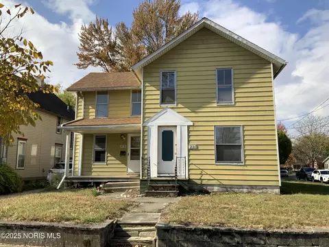 219 N Maple St, Bowling Green, OH 43402