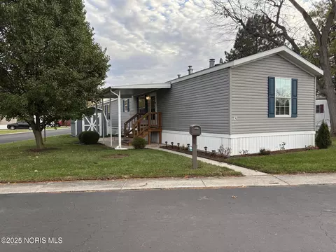 800 Woodward Ave #30, Fostoria, OH 44830