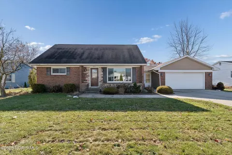 1435 Oakdale Dr, Napoleon, OH 43545