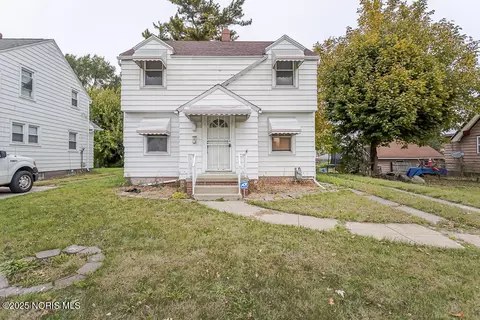 247 Majestic Dr, Toledo, OH 43608
