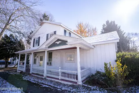 104 W High St, Florida, OH 43545