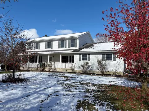 13124 Devils Hole Rd, Bowling Green, OH 43402