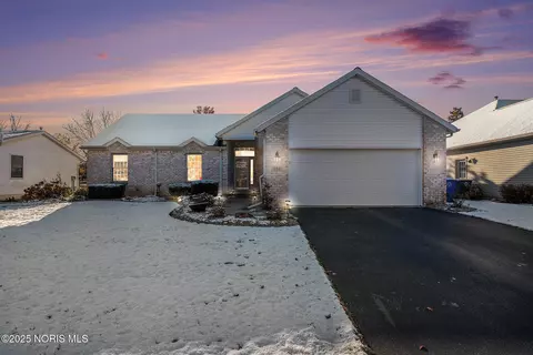 602 Bridgeview Dr, Perrysburg, OH 43551