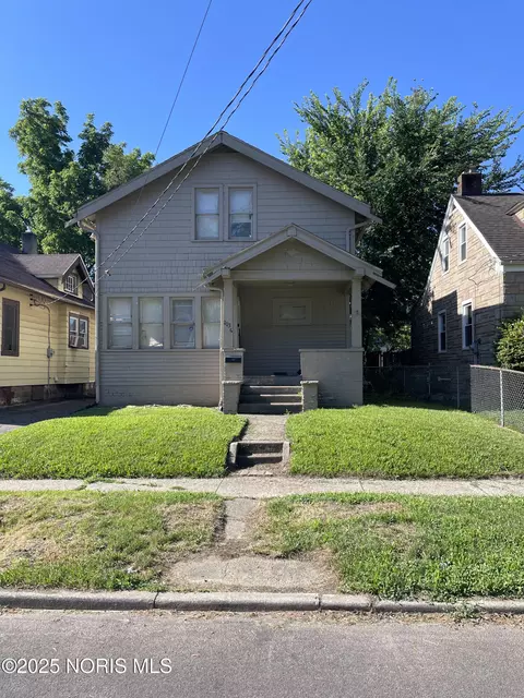 2035 Barrows St, Toledo, OH 43613