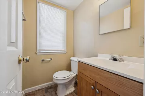 Bath - 1730 Alvin St, Toledo, OH 43607 photo 2 of 2