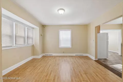 Living - 1730 Alvin St, Toledo, OH 43607 photo 4 of 6