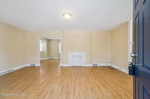 Living - 1730 Alvin St, Toledo, OH 43607 photo 1 of 6
