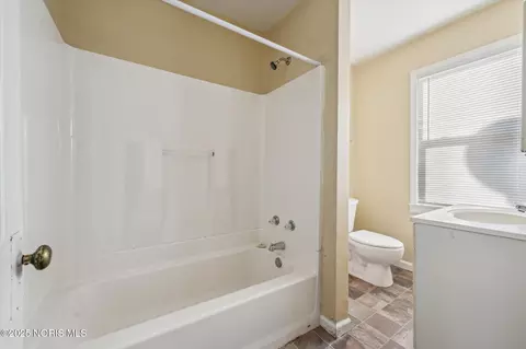 Bath - 1730 Alvin St, Toledo, OH 43607 photo 1 of 2