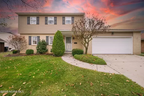 1304 Sierra Dr, Oregon, OH 43616