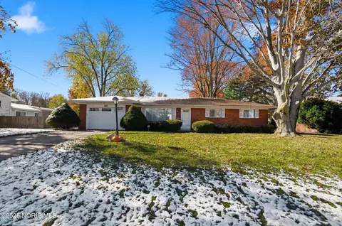 1744 Eaton Dr, Toledo, OH 43614
