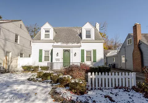1308 Crestwood Rd, Toledo, OH 43612