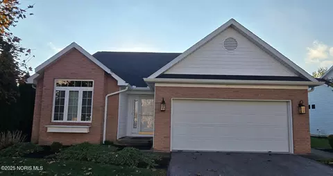 534 Deer Lake Dr, Findlay, OH 45840