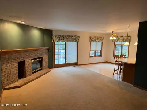 Living - 144 Deerfield Cir, Bryan, OH 43506 photo 4 of 5